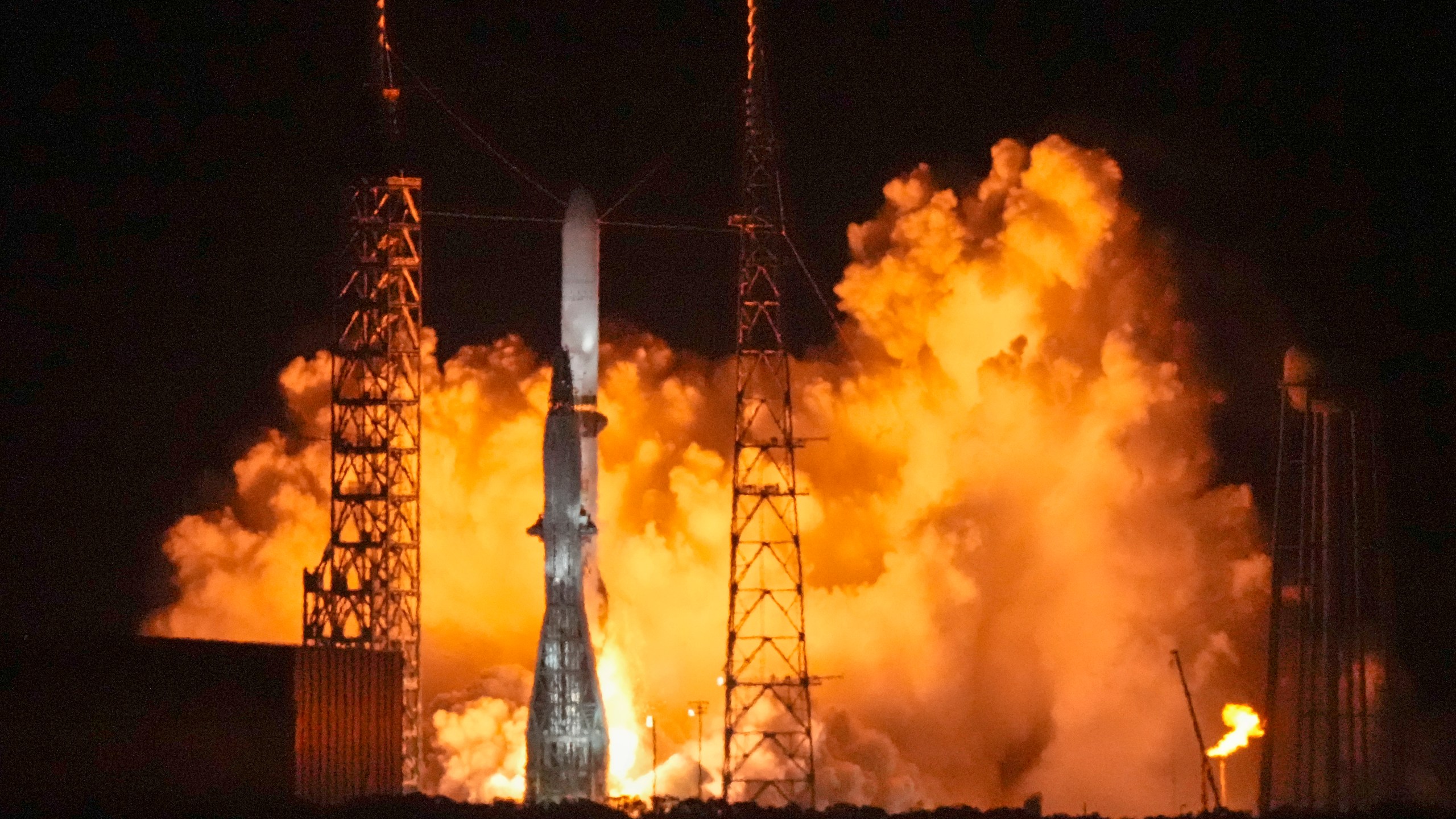 El cohete New Glenn, de Blue Originm despega desde el Complejo de Lanzamiento 36, en las instalaciones de la Fuerza Aérea en Cabo Cañaveral, el 16 de enero de 2025, en Cabo Cañaveral, Florida. (AP Foto/John Raoux)