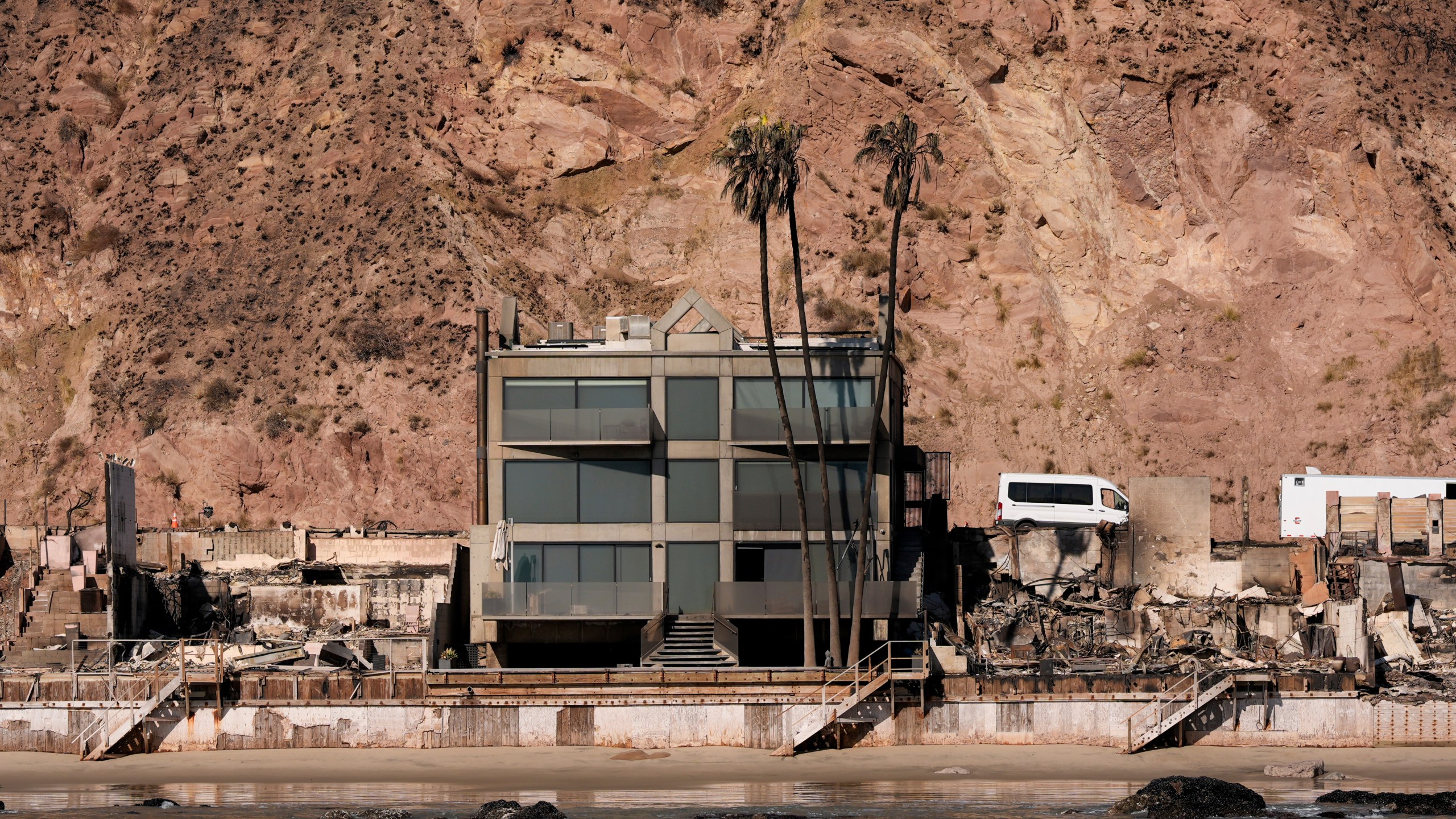 FILE - Damage to beachfront homes by the Palisades Fire is visible along the coastline, Jan. 15, 2025, in Malibu, Calif. (AP Photo/Carolyn Kaster, File)