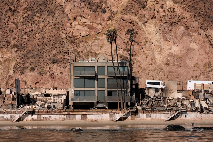 FILE - Damage to beachfront homes by the Palisades Fire is visible along the coastline, Jan. 15, 2025, in Malibu, Calif. (AP Photo/Carolyn Kaster, File)