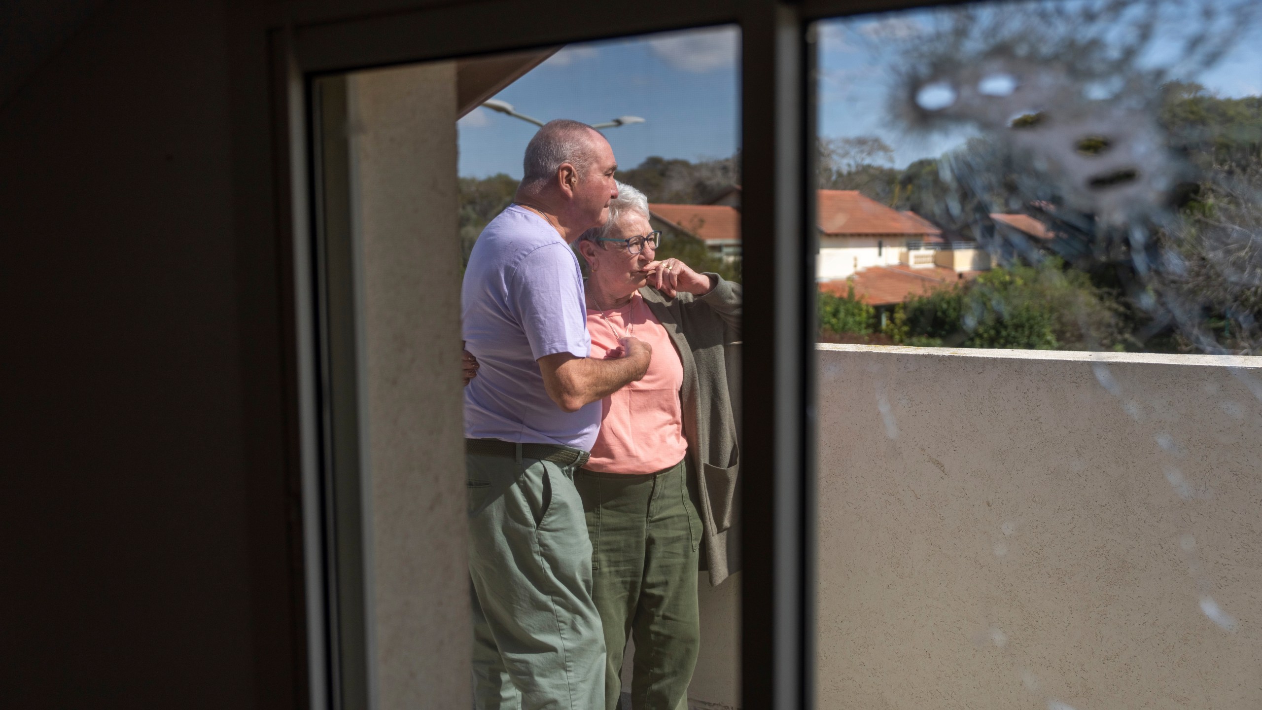 FILE - Pete and Gillian Brisley visit the home of their daughter, who was killed along with her two daughters in Hamas' Oct. 7 attack, and their son-in-law, who was taken captive, in Kibbutz Be'eri, southern Israel, Wednesday, Feb. 21, 2024. (AP Photo/Ohad Zwigenberg, File)