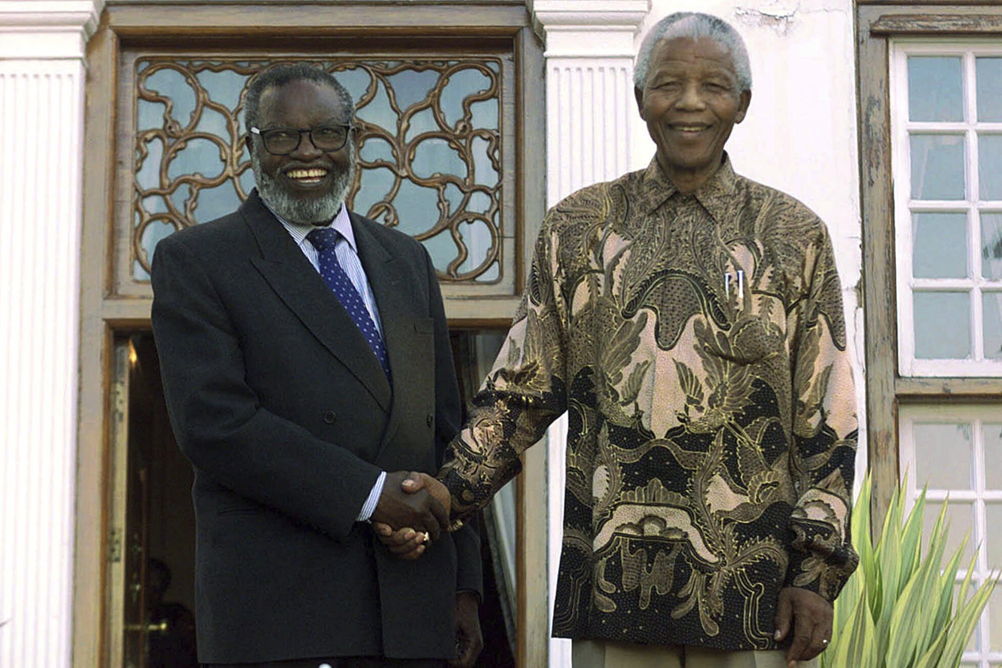 FILE - South African President Nelson Mandela, right, shakes hands with Namibian President Sam Nujoma at the presidential residence in Pretoria, South Africa, June 1, 1999, on the eve of the country's second all-race elections. (AP Photo/Jean-Marc Bouju, File)