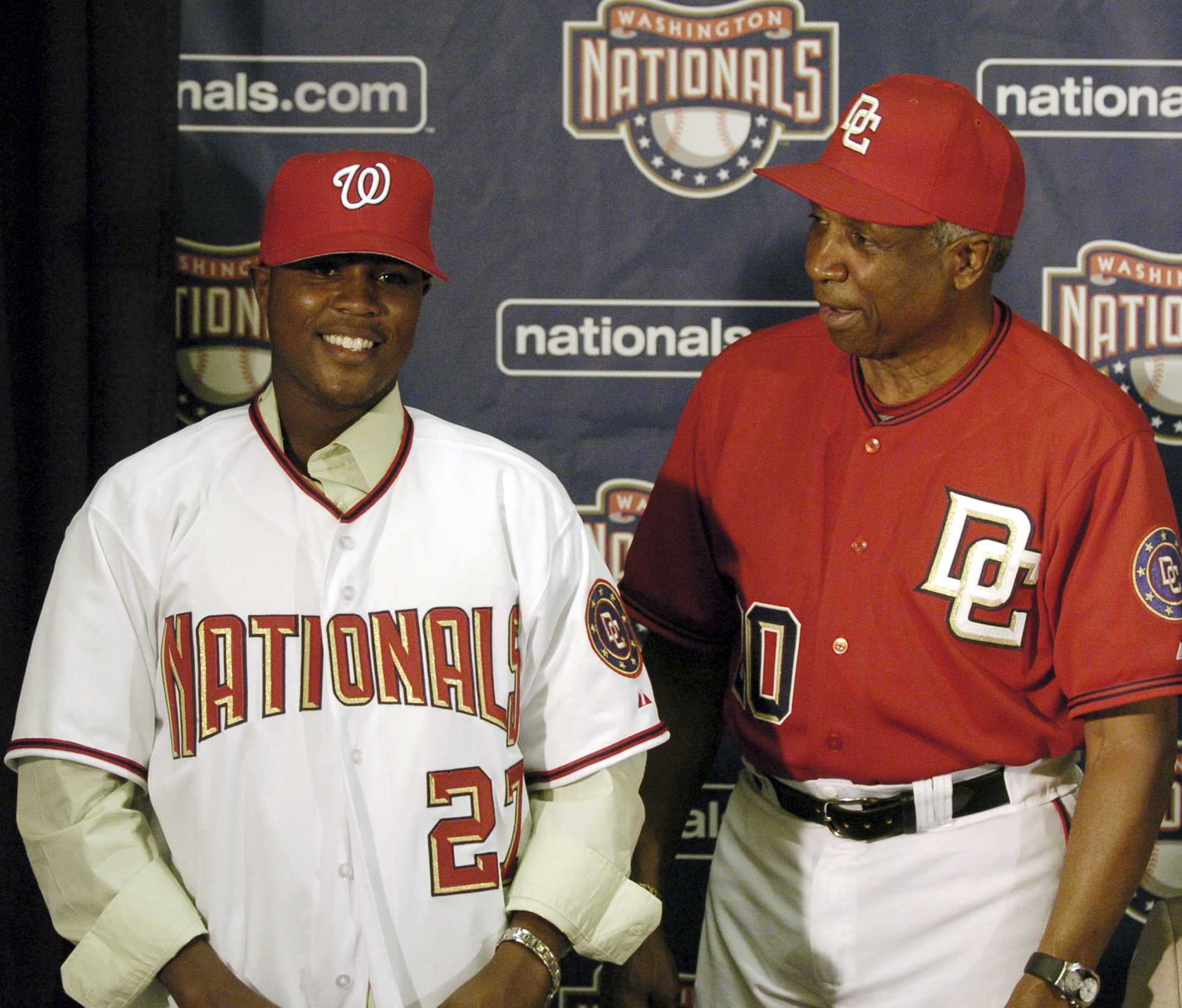 FILE - Washington Nationals manager Frank Robinson, right, introduces Dominican Esmailyn González, an amateur free-agent shortstop who had taken four years off his age to appear younger, at a media presentation in Washington, July 2, 2006. Carlos Álvarez, formerly known as Esmailyn "Smiley" González, played for three years with the Washington Nationals before the MLB learned that he was lying about his age. (AP Photo/Nick Wass, File)