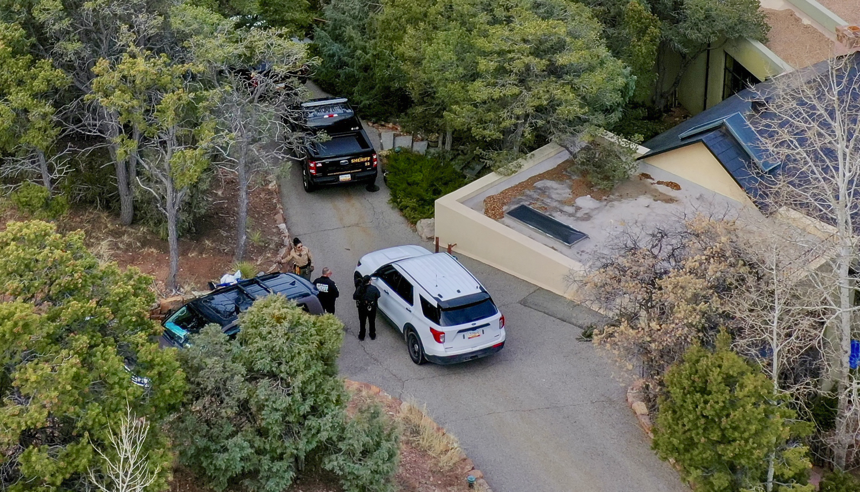 Santa Fe County deputies remain outside the house belonging to actor Gene Hackman and his wife Betsy Arakawa were earlier found dead, Thursday, Feb. 27, 2025 in Santa Fe, N.M. (AP Photo/Roberto E. Rosales)