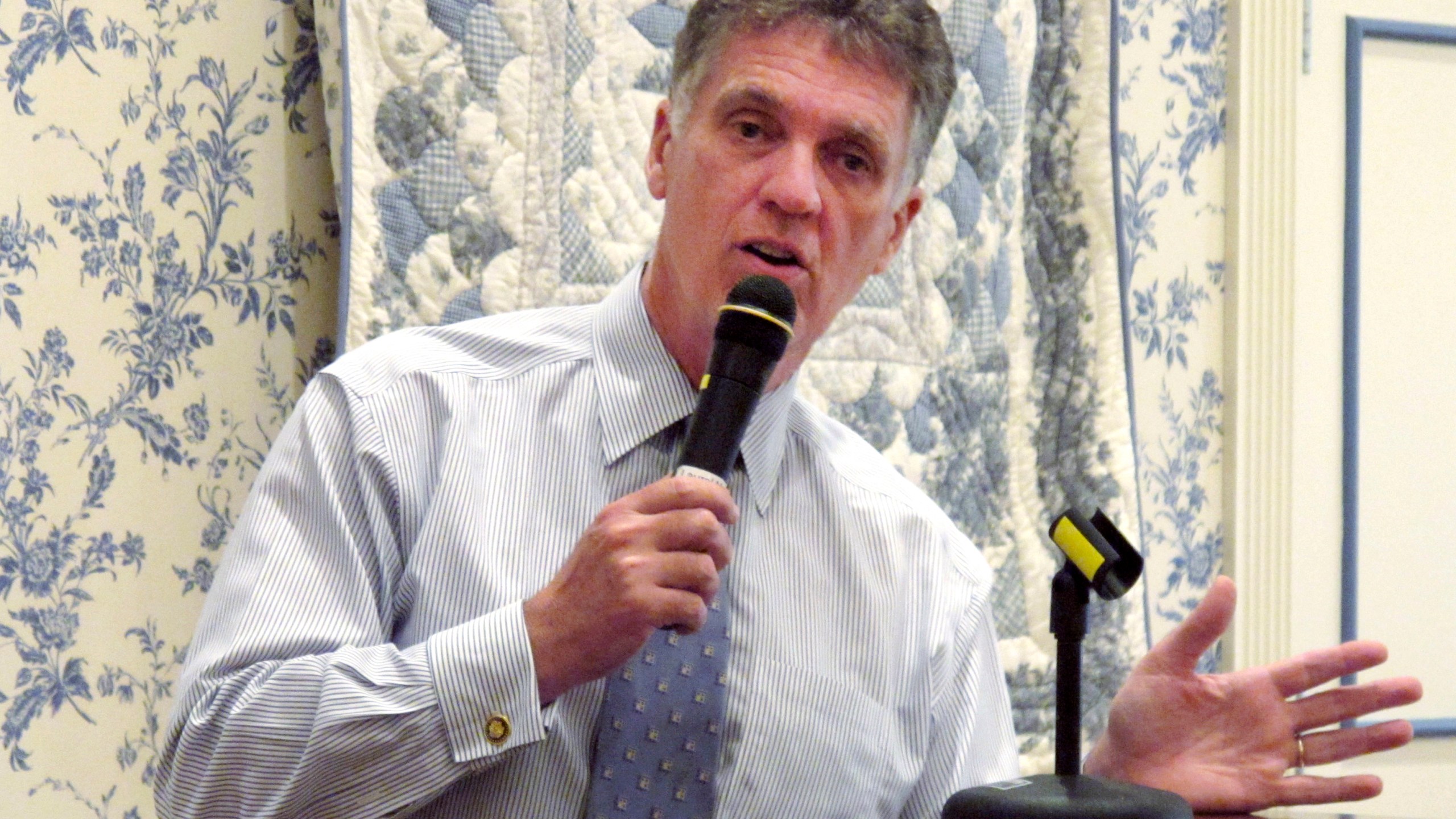 FILE - Former Congressman Dr. David Weldon speaks in The Villages, Fla., on May 31, 2012. (AP Photo/Brendan Farrington, File)