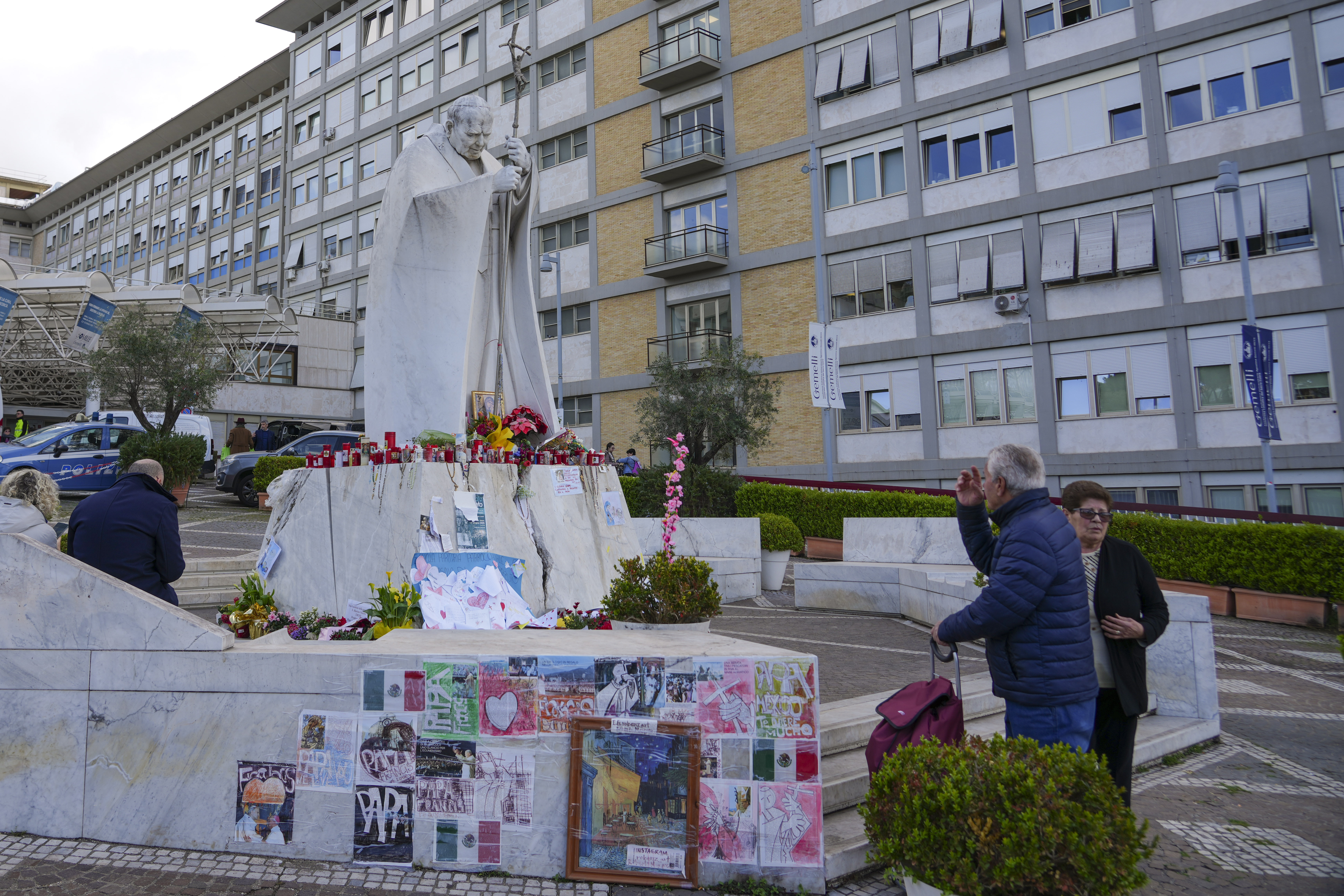 People pray for Pope Francis in front of the Agostino Gemelli Polyclinic, in Rome, Saturday, March 15, 2025, where the Pontiff is hospitalized since Feb. 14. (AP Photo/Andrew Medichini)