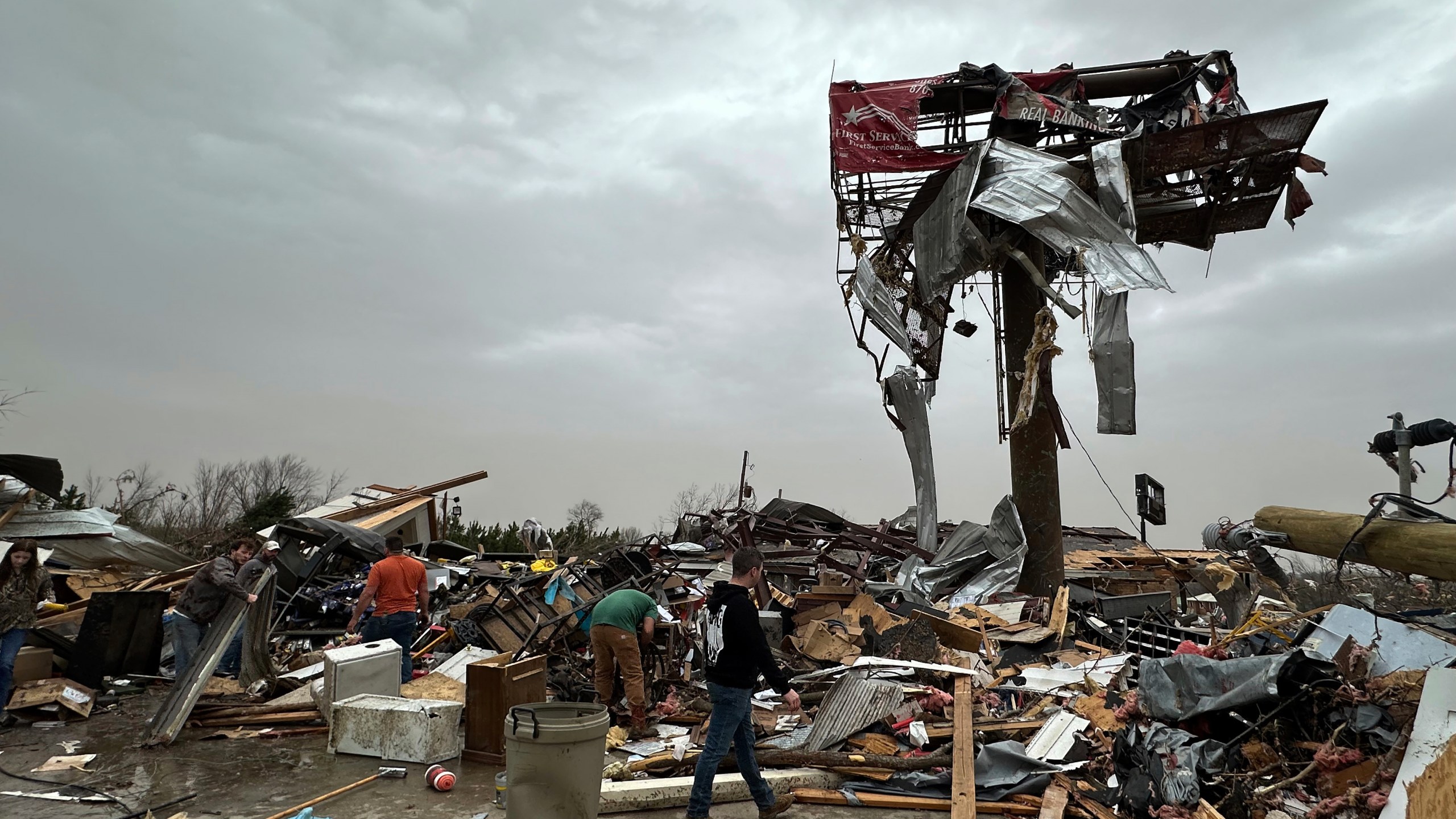 People work through the debris of the Cave City Auto Parts store on Saturday, March 15, 2025 after a severe weather storm Friday night in Cave City, Ark. (Staci Vandagriff/Arkansas Democrat-Gazette via AP)