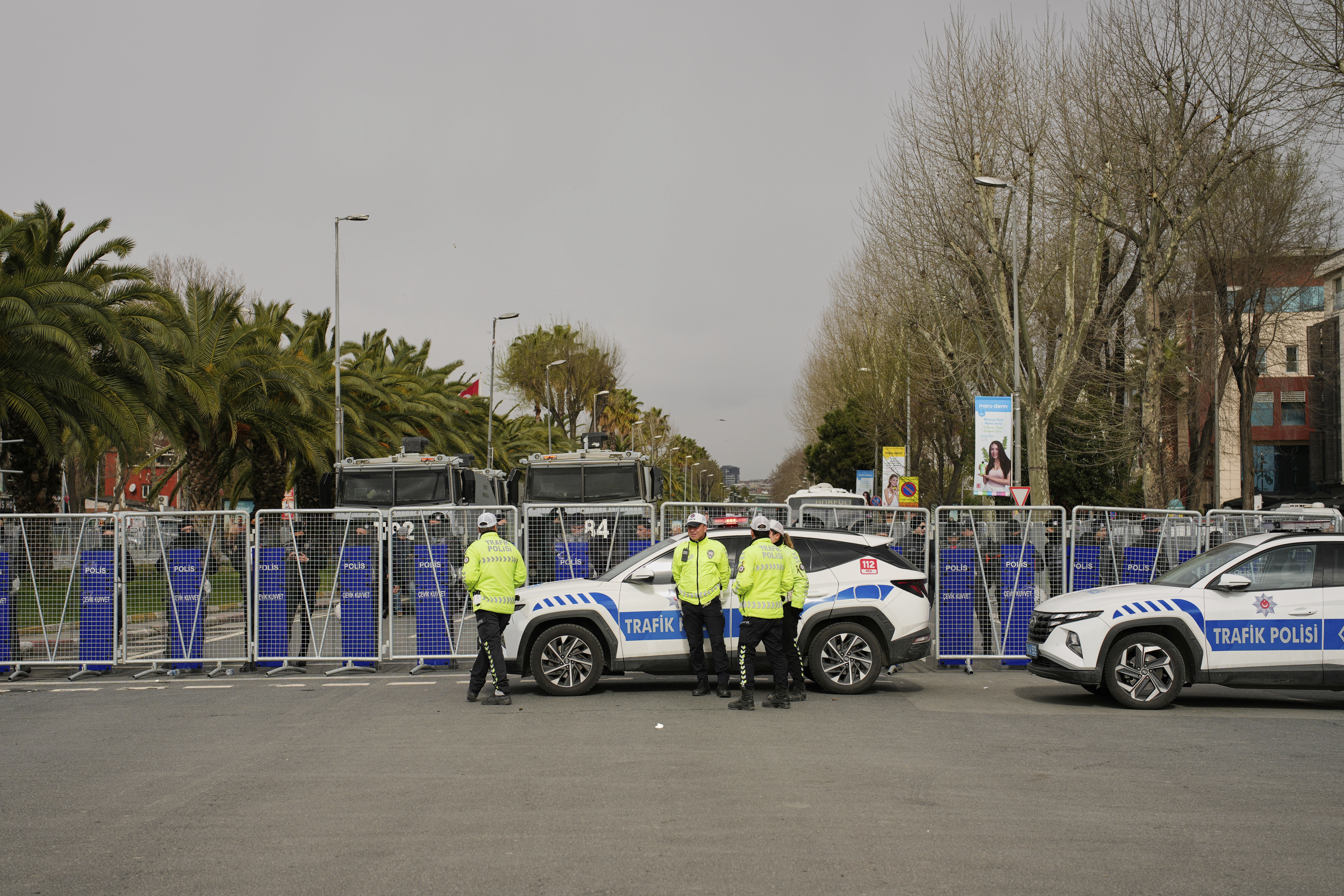 Police have cordons off the roads lead to the Vatan security Department, where Istanbul Mayor Ekrem Imamoglu is supposed to be taken , following his arrest in Istanbul, Turkey, Wednesday, March 19, 2025. (AP Photo/Emrah Gurel)