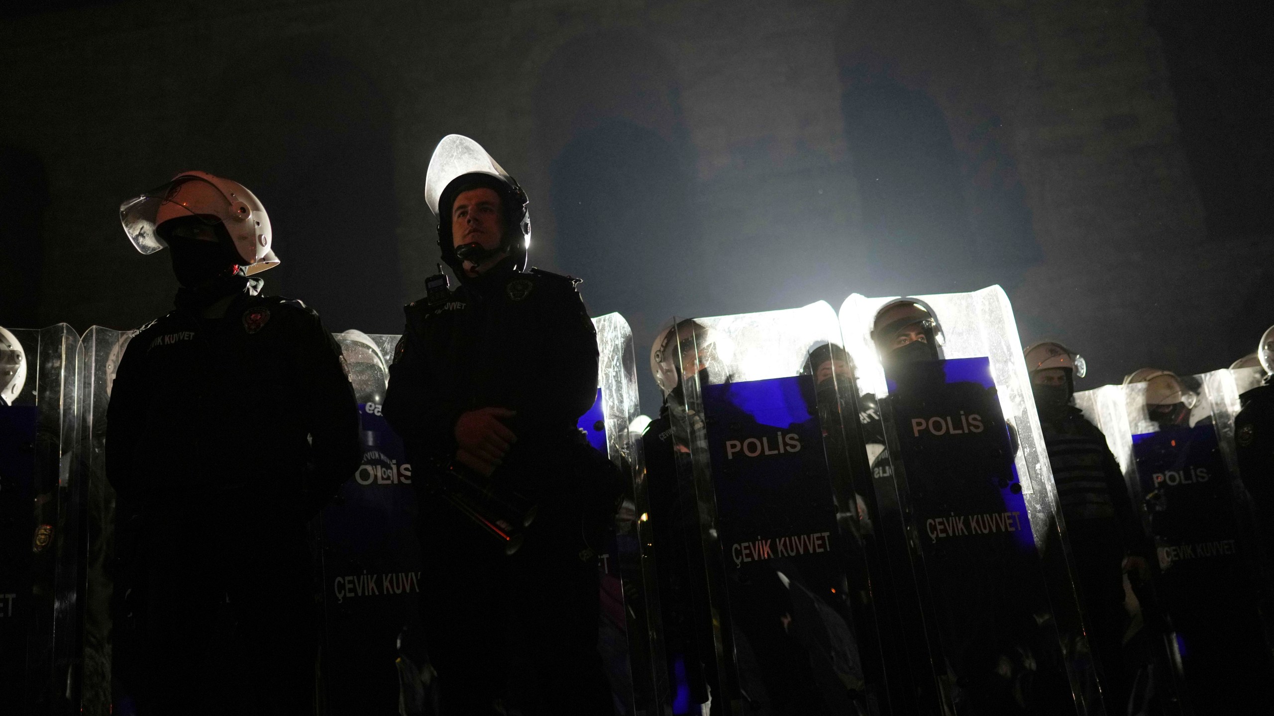 Riot police stand guard during a protest against the arrest of Istanbul's Mayor Ekrem Imamoglu, in Istanbul, Turkey, Saturday, March 22, 2025. (AP Photo/Francisco Seco)